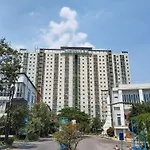 Modern 2Br At Apartment Suites @Metro By Travelio